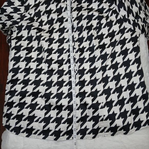 Lane Bryant houndtooth print button down top, size 20 - Picture 4 of 6